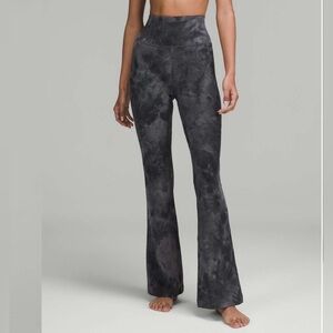 Lululemon Sz 20 Groove Super High Rise Flared Diamond Dye Pant Workout Leggings